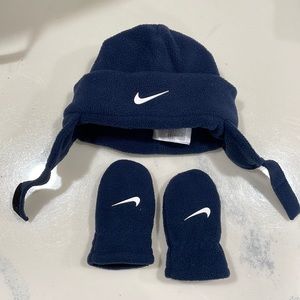 Infant Nike hat and mittens.